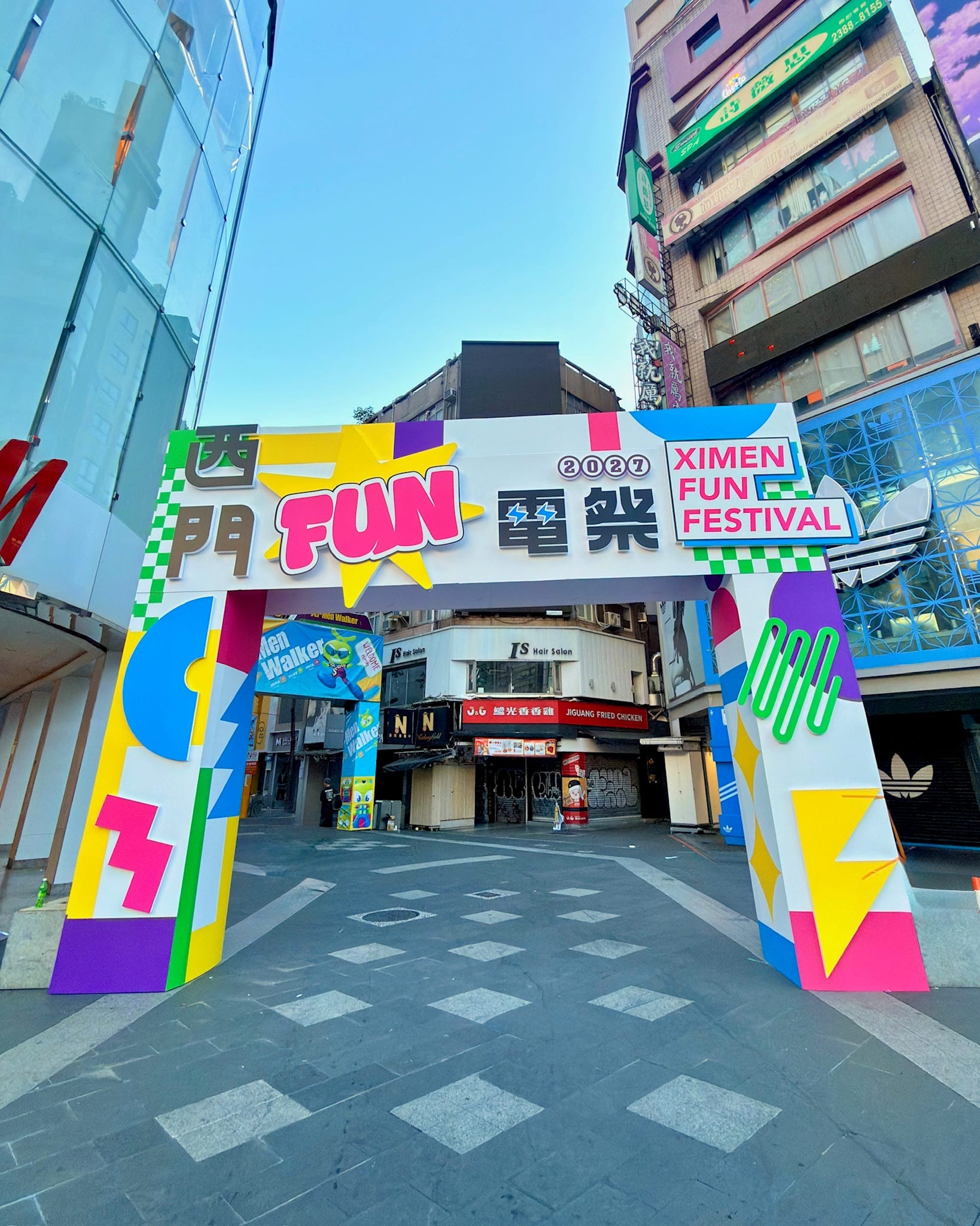 西門町大型戶外拱門｜客家電視台《來去尋總統》拍攝場景製作